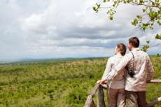 230x153xbigstock-Couple-On-Safari-Vacation-9456281-e1341141110784-480x320.jpg.pagespeed.ic.2kGwOArfAj