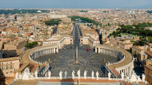 St_Peter's_Square,_Vatican_City_-_April_2007