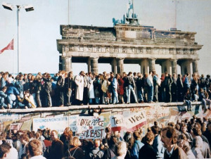 the_fall_of_the_berlin_wall_1989