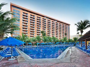 swimming-pool-building-hotel-barcelo-ixtapa-beach54-8852